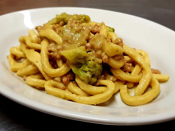 tonnarelli broccoli e salsiccia